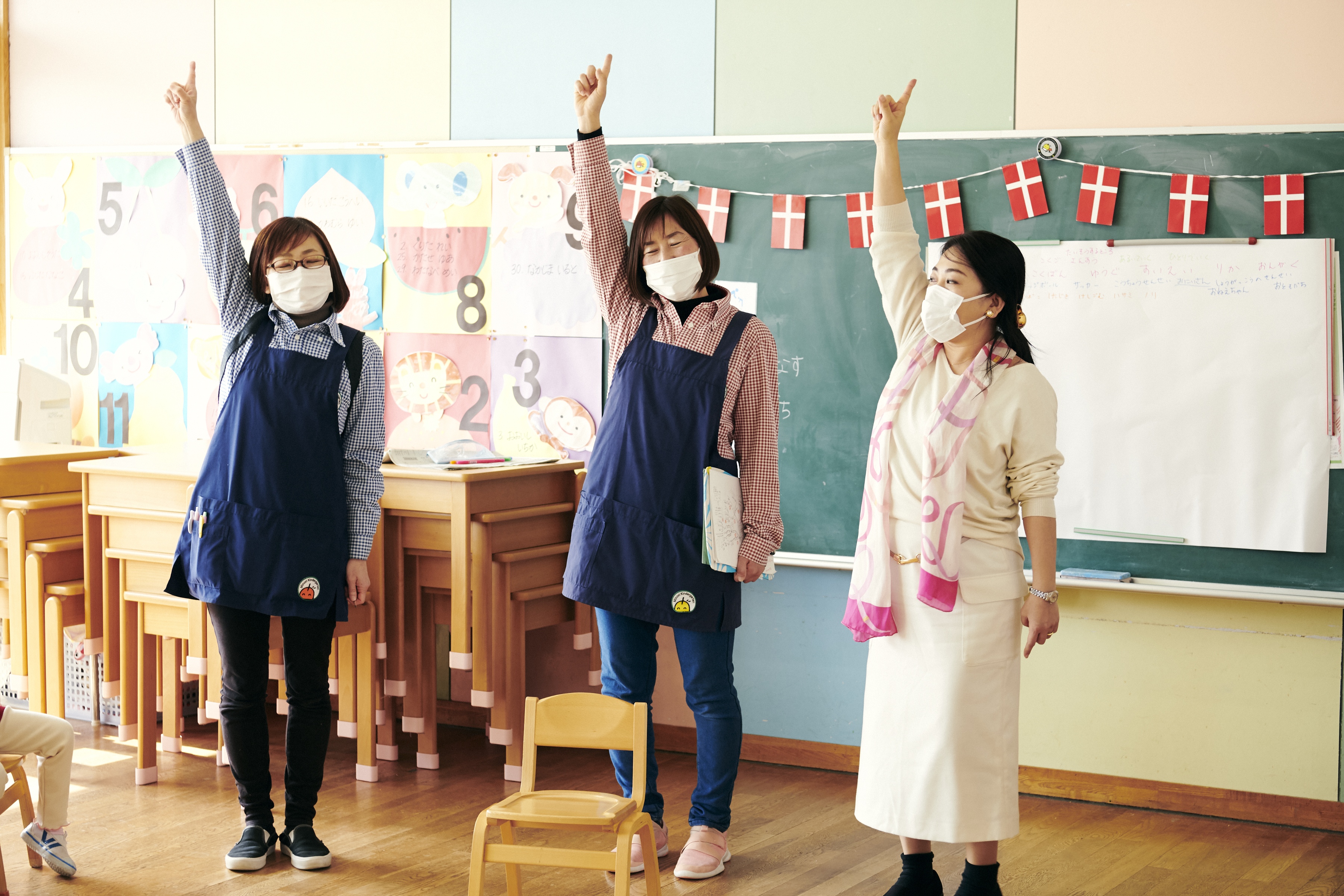 研修で手を上げている先生たち